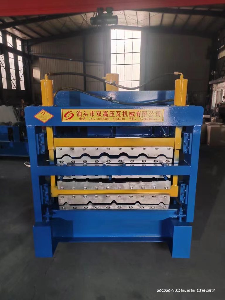 Three-layer roll forming machine